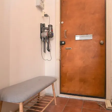 Central Stylish Scandic Self Contained Studio